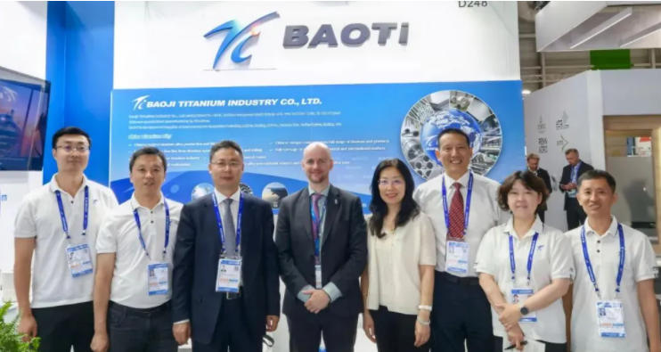 陕西有色金属集团组团参加第55届巴黎航展并走访欧洲客户